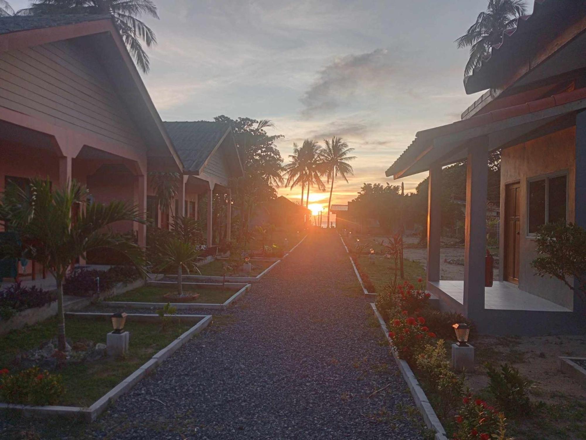 Scandinavian Beach Resort Ko Lanta Екстериор снимка